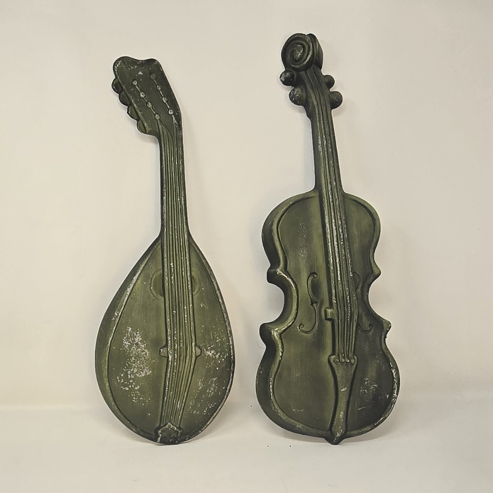 Vintage 60s royal cast metal green guitar mandolin wall hangings music‎
